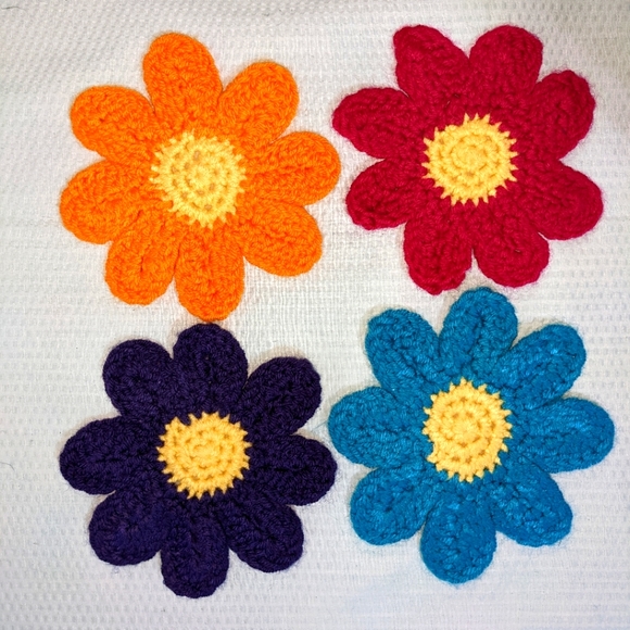 NEW Coasters Daisy Crochet Flower Set of 4 Vibrant Colors HANDCRAFTED - Picture 1 of 6